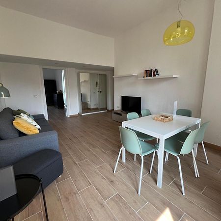 New Apartment With Balcony, Isola Bosco Verticale Milan Exterior photo