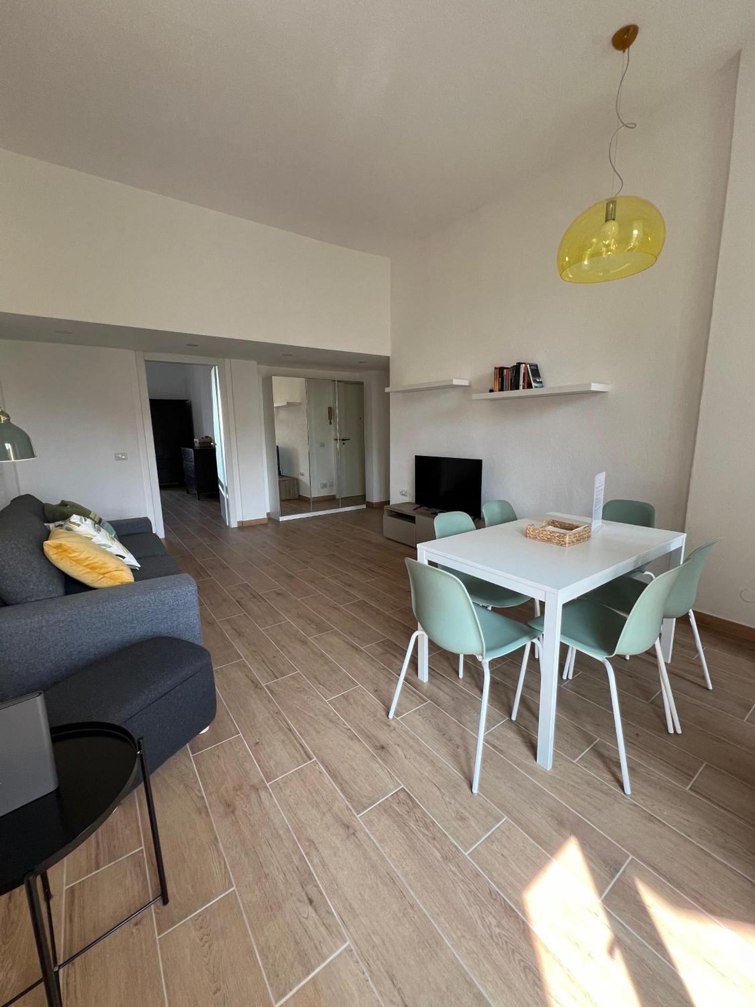 New Apartment With Balcony, Isola Bosco Verticale Milan Exterior photo